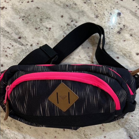 Roxy Quicksilver Black and Pink Fanny Pack - Picture 1 of 7